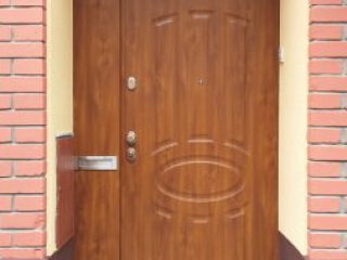 Dvoukřídlé bezpečnostní dveře, TT Plus se schránkou, Pardubice