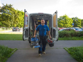 U instalace nových dveří je důležitý i vysavač