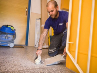 V průběhu prací vše uklízíme, ať neroztahujeme nepořádek po celém domě