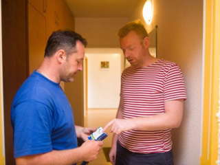 V mezičase předáváme majiteli bytu zapečetěnou krabičku s bezpečnostními klíči